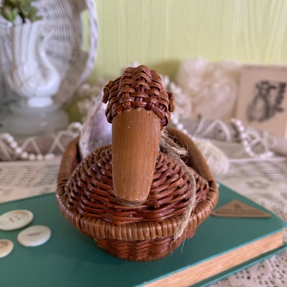 Vintage Rattan Duck Basket 🦆 Unique Home Decor / Gift / Holder / Nature - Picture 4 of 8